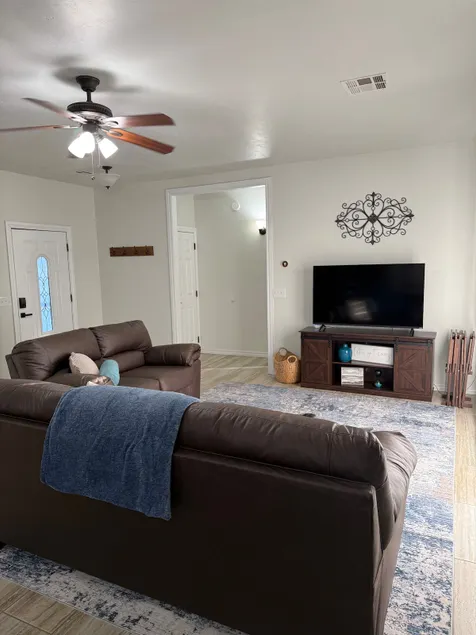 The Cozy Townhome - Image 1