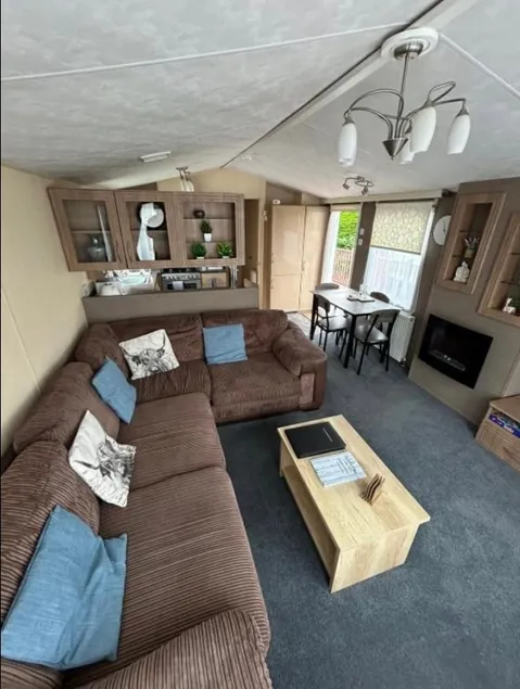 Inglenook Caravan - Image 1