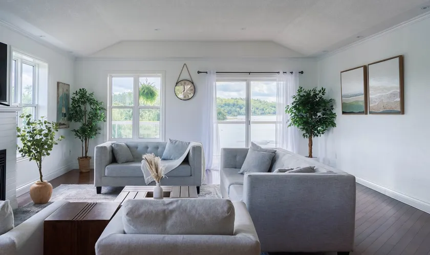 Serene Lakefront Family Retreat - Image 1