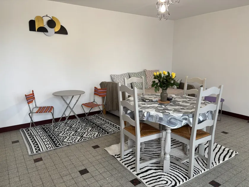 Downtown apartment with garden, close to the sea - Image 1