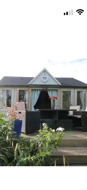 Honeypot Retreat with hot tub in rural Derbyshire - Image 1