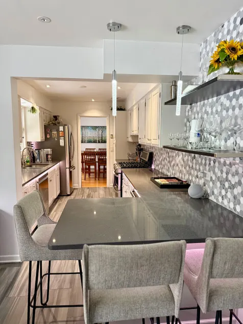 Cozy Estate 20 Minutes from Downtown and Lakefront - Image 1
