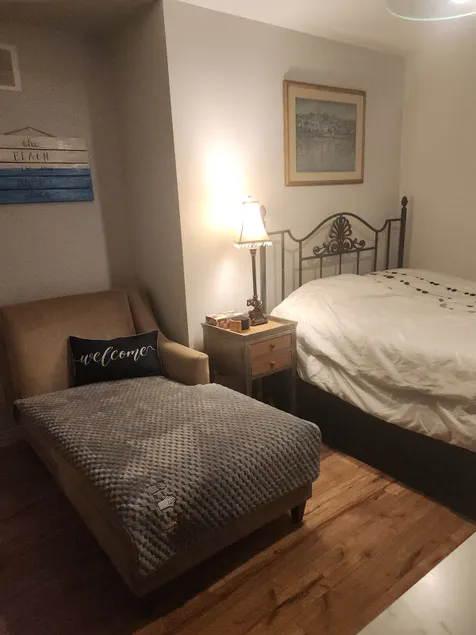 Welcome to Studio Le Rouzic, a warm and cozy stay. - Image 1