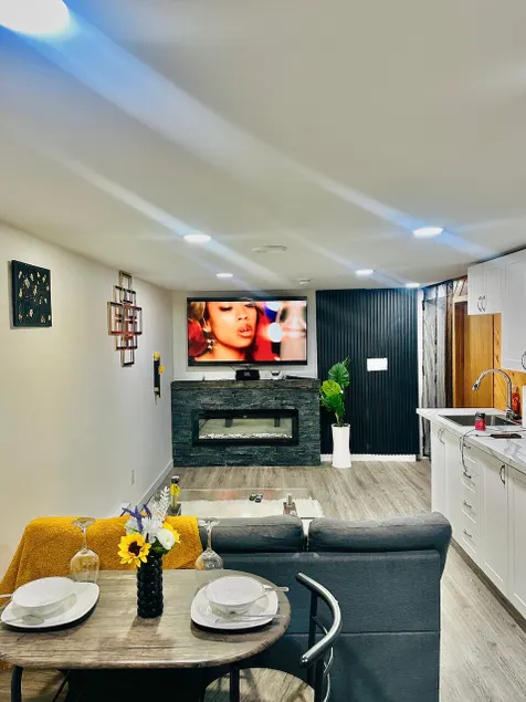 Luxury 2-bedroom in St Vital, St Anne's, St Mary, Winnipeg - Image 1