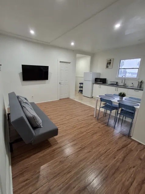 Amazing updated 1 bedroom apartment in Oakland! - Image 1
