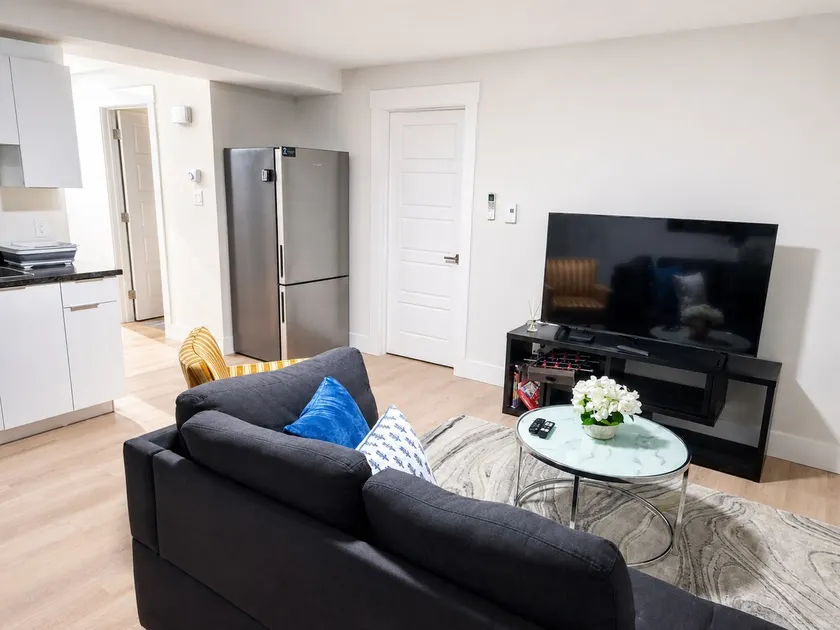 Cozy Corner with Private Entrance - Image 1