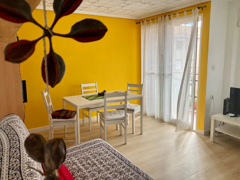 Cozy flat between center, beach and CAC - Image 1