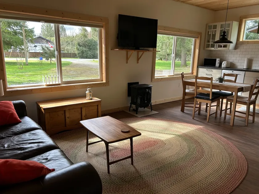 Cozy pine suite on a quiet rural acre. - Image 1