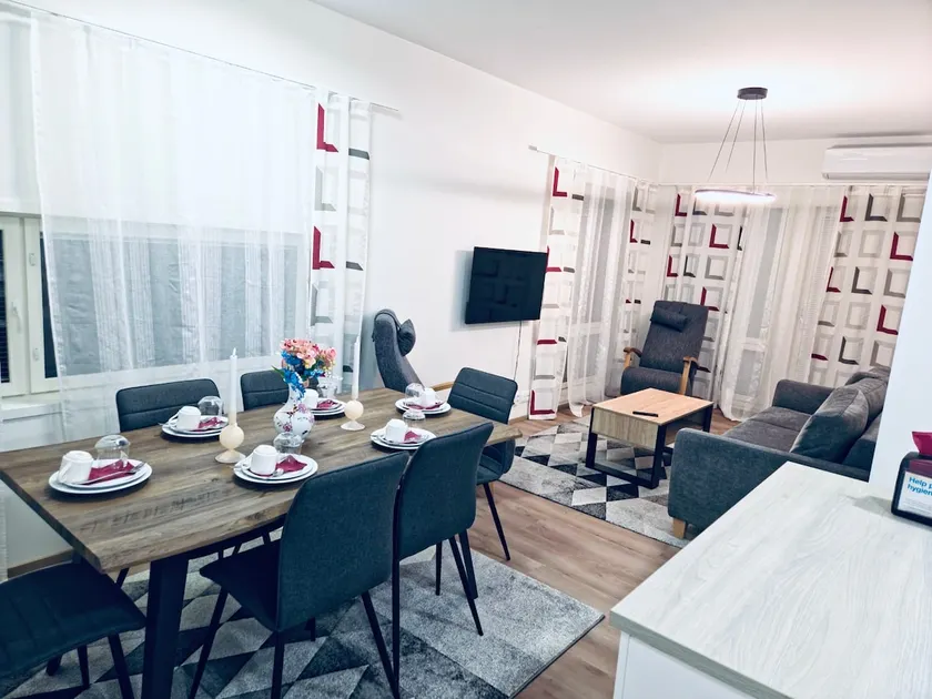 Luxury City Center Apartment with Sauna - Image 1