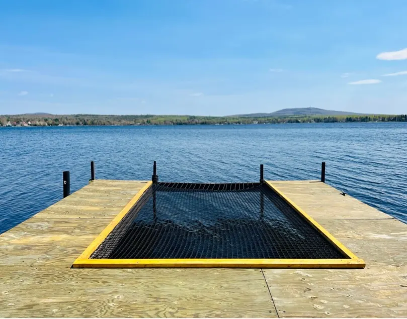 Chalet Le Rondin on the lakefront - Image 1