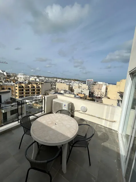 Bright Modern 1BR minutes from Seafront - Image 1