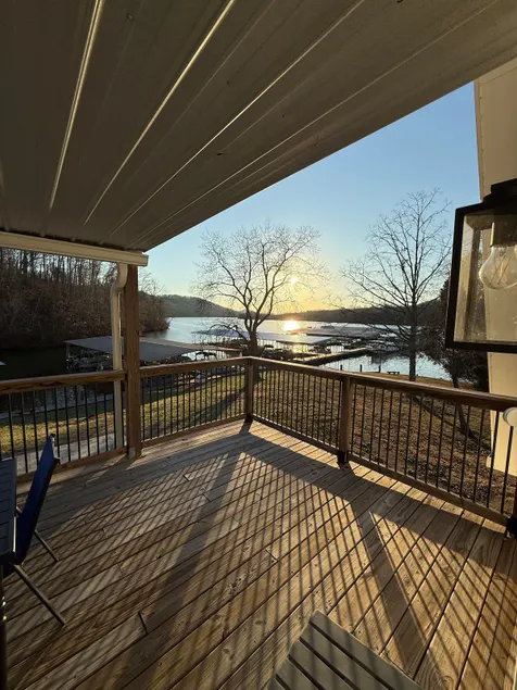 Lakefront Chalet near UT - Image 1
