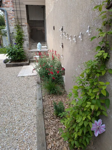 Charming 2-bedroom in the countryside - Image 1