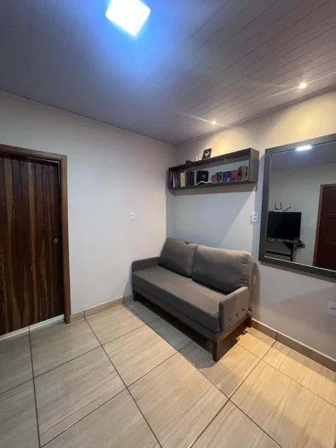Family home with air conditioning, full kitchen and garage - Image 1
