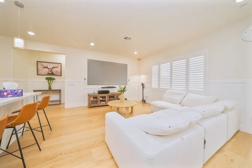 Flat-Level Single Family Home w/Backyard - Image 1