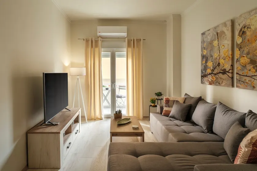 Tree Road Patras City Apartment - Image 1