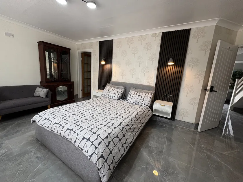 Luton Retreat - Modern 2 Bedroom Studio Near Town Centre, Station and Airport - Image 1