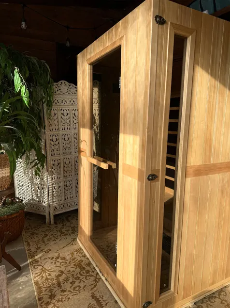 Rare find! Poconos log cabin with indoor sauna - Image 1