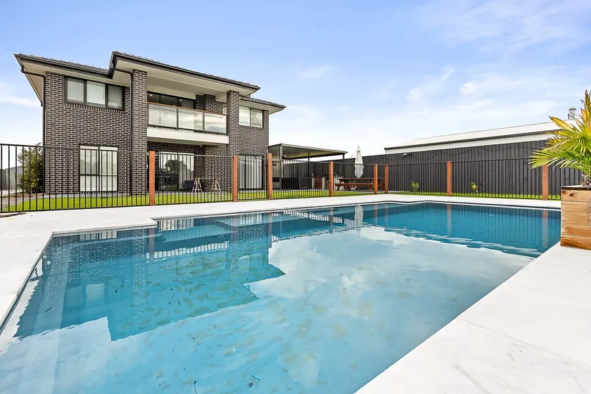 4BR|3 Free Parking+Private Pool| Near HunterValley - Image 1