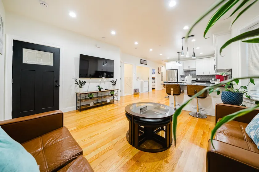 Spacious 3BR Worcester Apt Near Clark & Parks 16/3 - Image 1