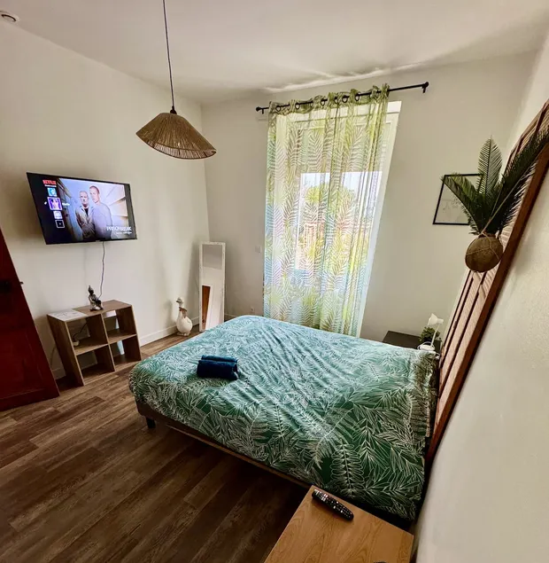 Comfortable and elegant • 5 min to airport • Parking - Image 1