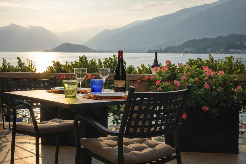 Terrazza Mazzini lakeside apartment Stylish - Image 1