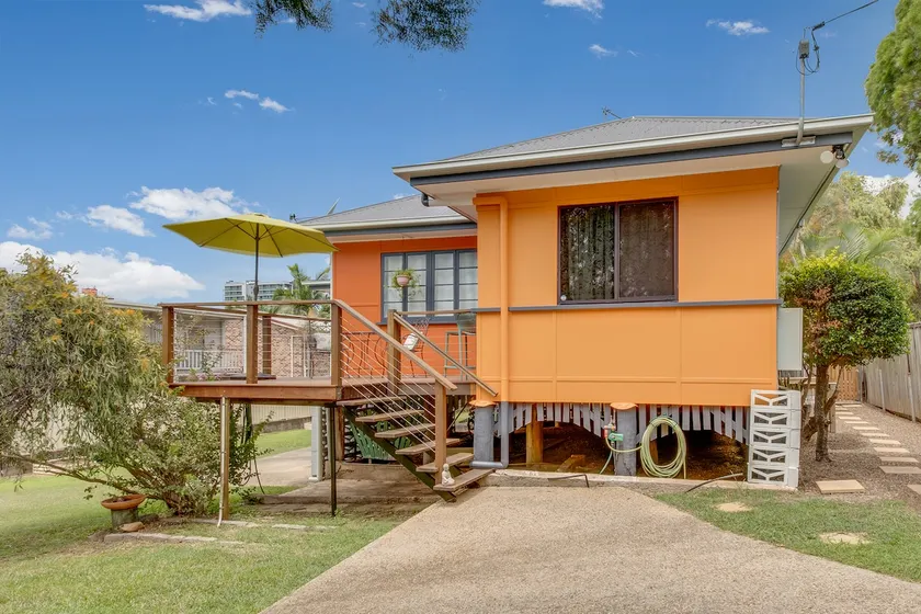 Bungalow on Rollo | Pets, Parking & Personality - Image 1