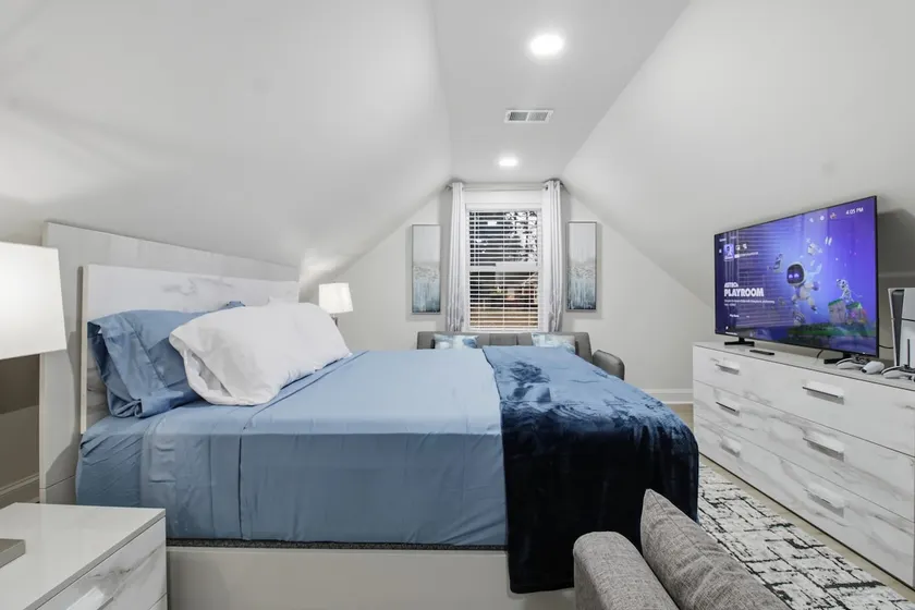 Modern Attic Studio • PS5 • Private Entrance - Image 1