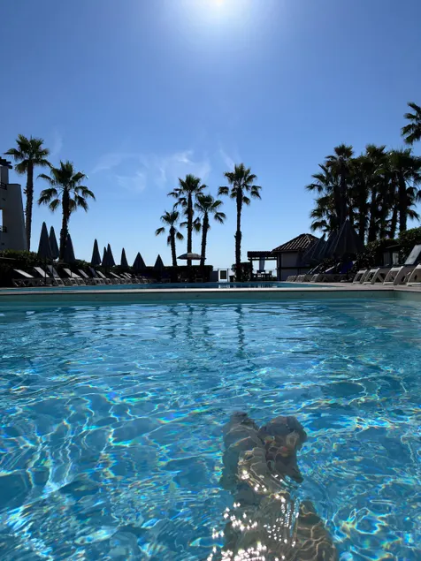 With pool and private beach, 40 m² apartment for 4 people - Image 1