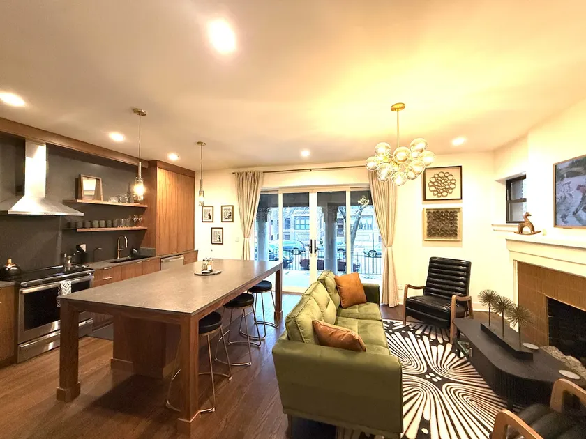 Lux New Hyde Park Apt by UChicago & Obama Library - Image 1