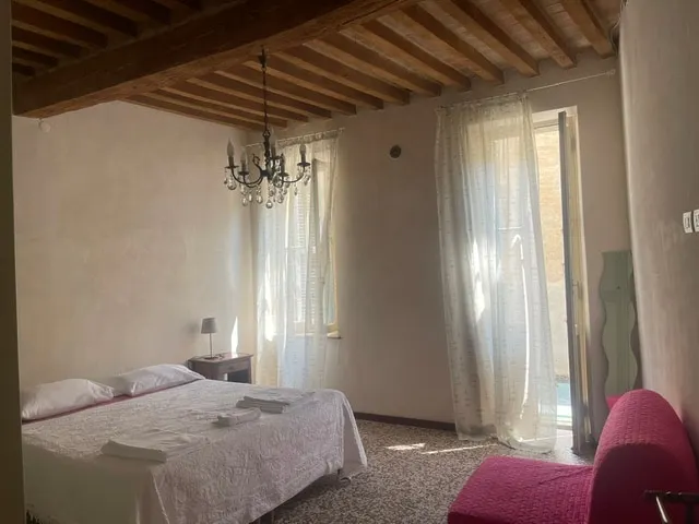 Inzani three-room apartment in the historic center - Image 1