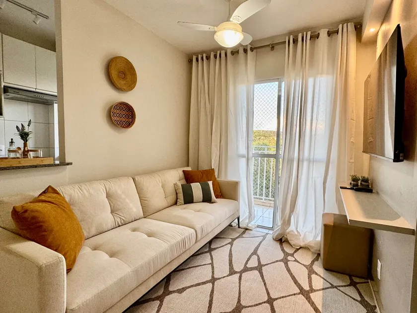 2-bedroom apartment with balcony facing the woods - Image 1