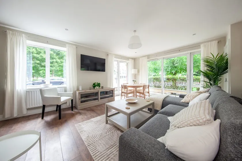 Spacious Private2BR/2BA Room C/Free parking/WiFi. - Image 1
