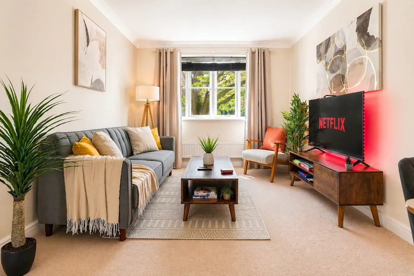 Brixton 2 Bed Apartment Free Parking Sleeps 6 - Image 1