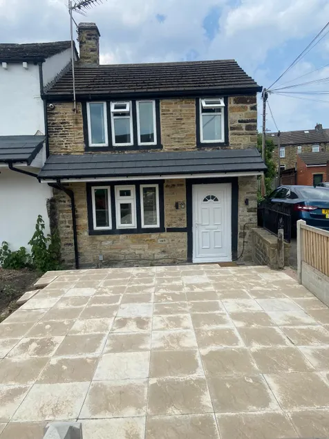 Aurang House, 1 Bedroom, Double bed, en-suite, with Kitchen, 55" Flat TV, Private Parking - Image 1