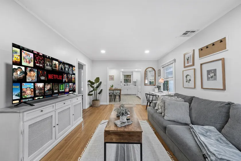 RARE Bungalow-Rose City pasadena Escape 3 bed Deal - Image 1