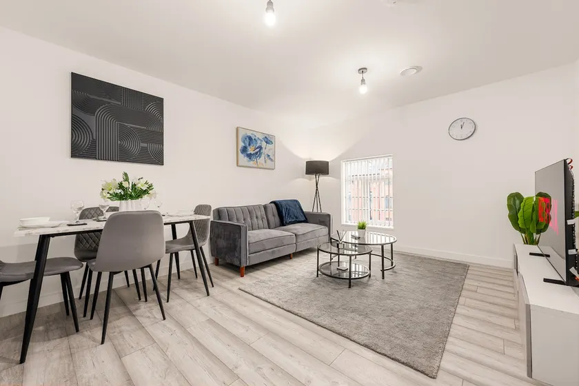 The Manchester Town Stay | Parking | Sleeps 4 - Image 1