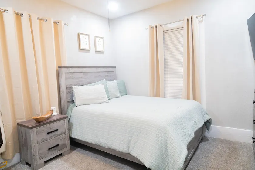 Charming Downtown Studio in a 3-Unit Property - Image 1