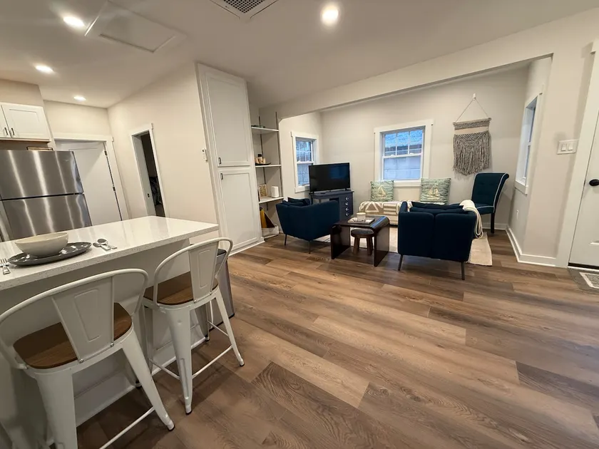 Cute, Cozy 2-bedroom near Annapolis w/water access - Image 1