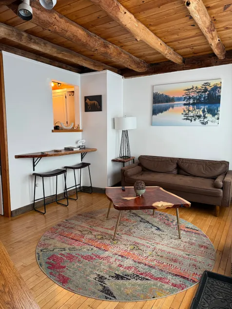 The Beam House | Cozy Rustic Retreat in Winchester - Image 1