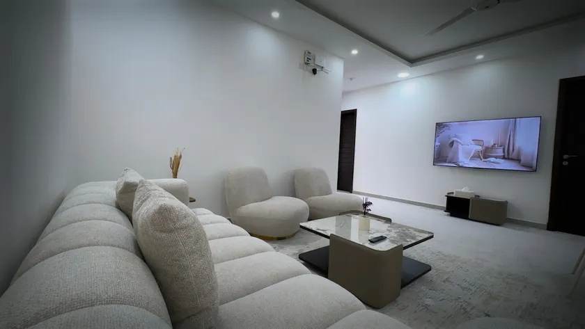 Al Khoud Souq Apartment - Image 1
