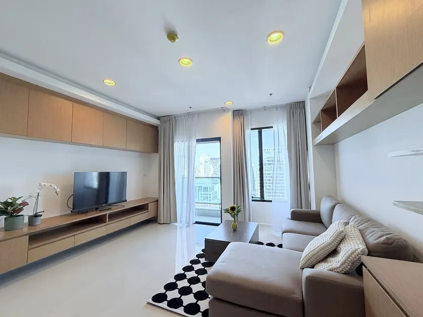 Modern 1BR - City Views - 1min BTS Chit Lom - Image 1