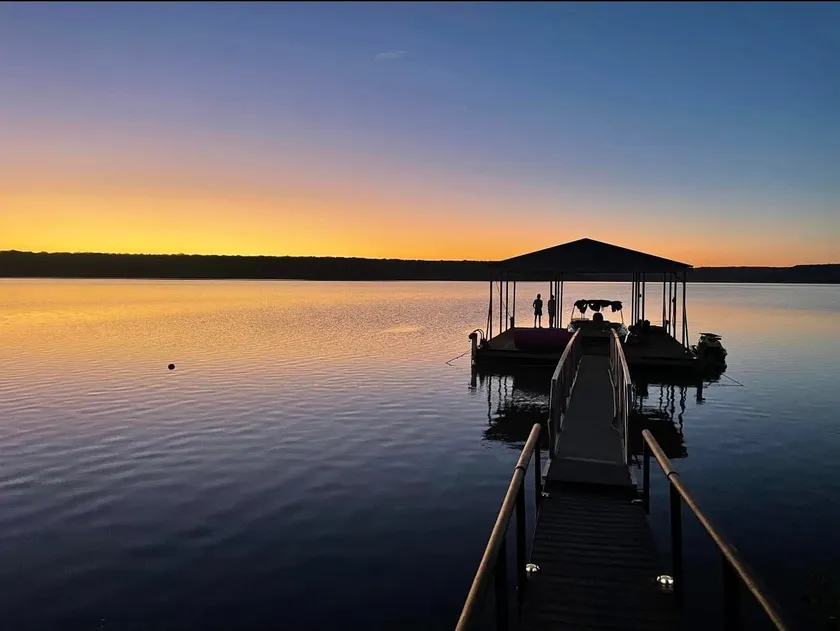 Lakeside Getaway - Image 1