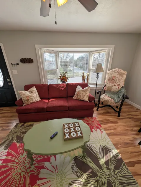 Cozy Home Near Downtown and Fort Leavenworth - Image 1
