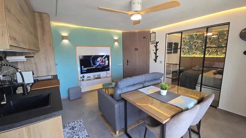MOCAHomes Apartment Congreso Downtown - Image 1