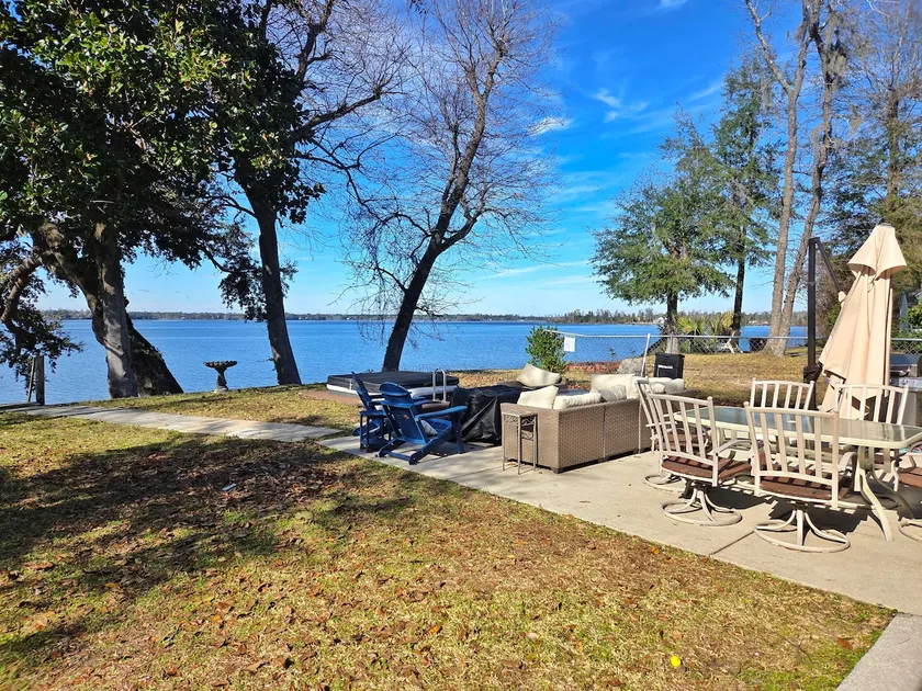 Family Friendly Lake House Escape - Image 1