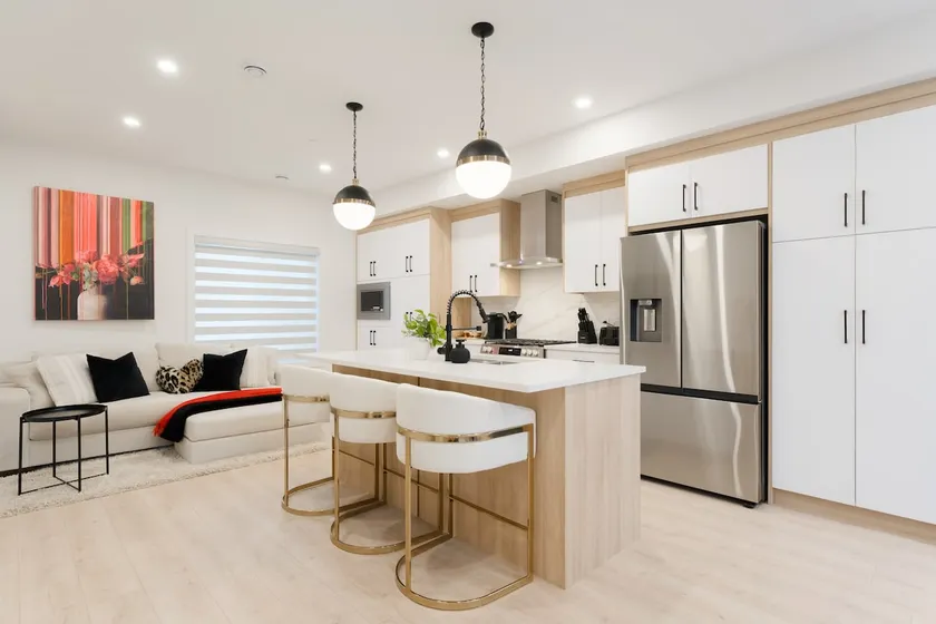 Open Concept Loft 8 mins from Downtown Sleeps 8. - Image 1