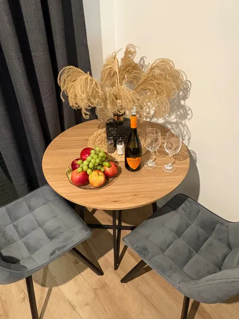 W&V living - Image 1