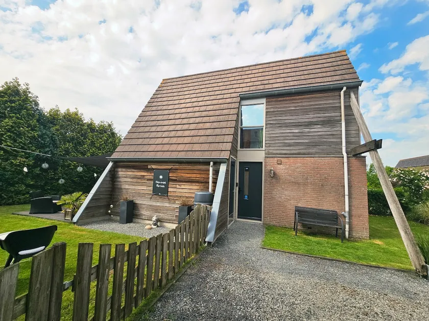 Lake House Grou - Image 1