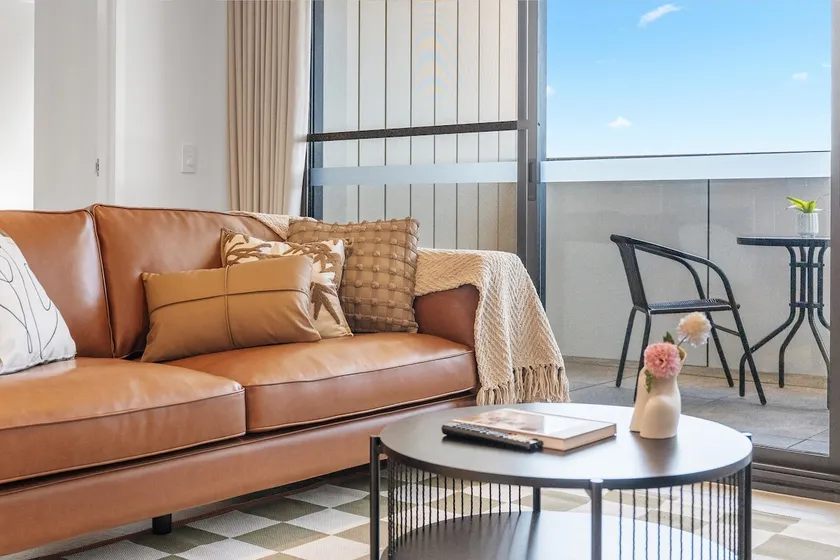 Modern 2BR City APT with Lake Views, Pool n Gym - Image 1